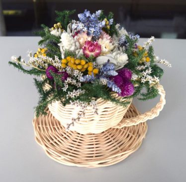 「コーヒーカップ・ドライフラワーアレンジ」小平　賢人