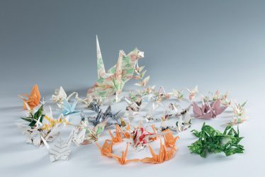 「折り鶴と共に生きる」気賀沢 和美