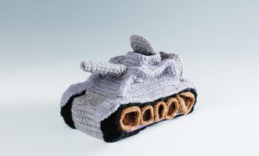 「戦わない戦車～ティッシュボックスカバー～」野口 千鶴