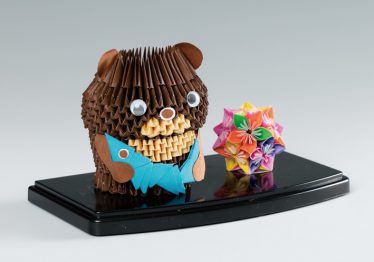 「久堅のくまさんと花」原 仁子