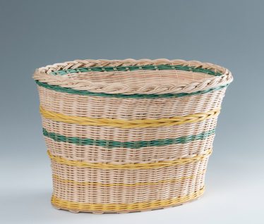 「新聞入れ」西尾 南美