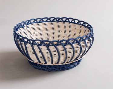 「菊果模様の果物かご」宮外　凌介