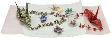 「折り鶴と共に生きる①」毛賀沢 和美