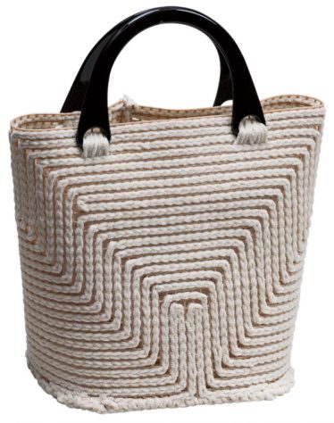 「白いカゴバッグ」後藤 秀予