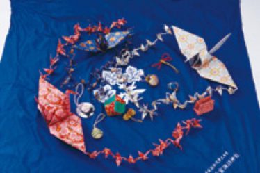 「折り鶴と共に生きる②」氣賀沢 和美